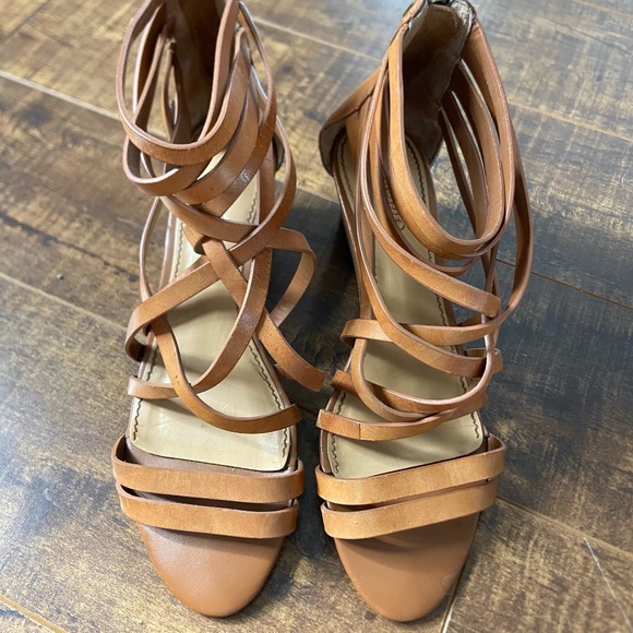 Tan Faux Leather Criss Cross Wedge Heels sz 6.5 - Picture 1 of 6